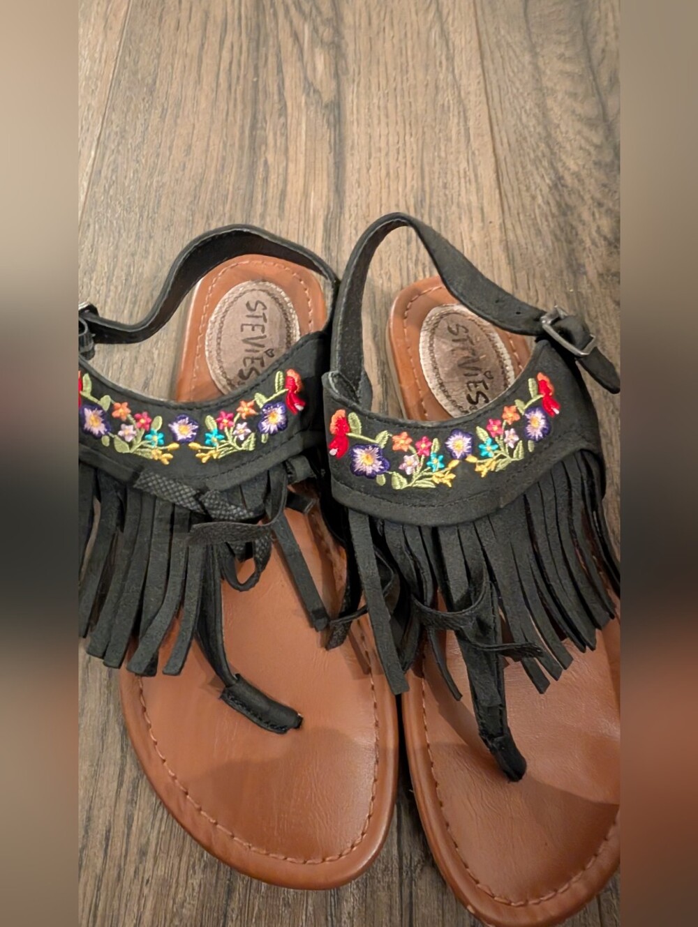 3/$12 🎉 Stevies Black Embroidered Floral Sandals with Buckle